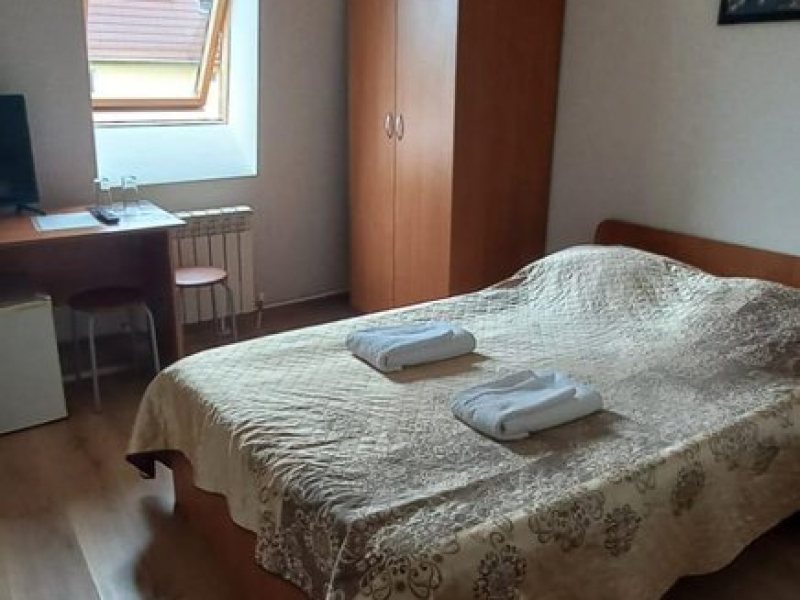 Стандартный двухместный номер с двуспальной кроватью, от 1 до 2 гостей, двуспальная кровать, вид на горы