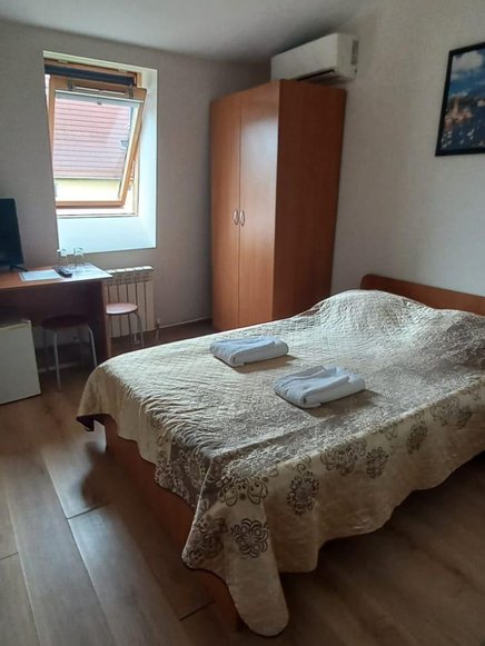 Стандартный двухместный номер с двуспальной кроватью, от 1 до 2 гостей, двуспальная кровать, вид на горы